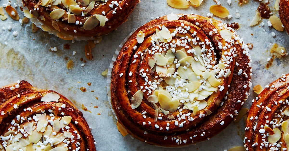 Fira kanelbullens dag med den här goda bullen med mandelmassa