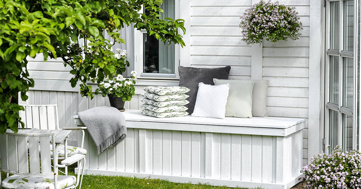 Så bygger du en fin bänk med dold förvaring för dynorna