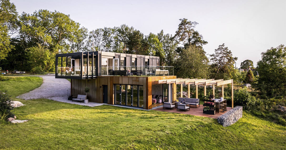 Det här unika fritidshuset är byggt av fyra lastcontainrar