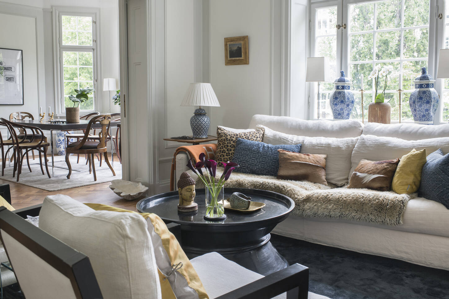 Ett hem med modig och elegant mönstermix