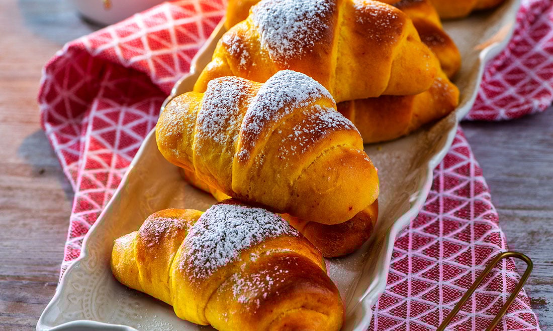 Recept: Saffransgifflar med vanilj och mandelmassa