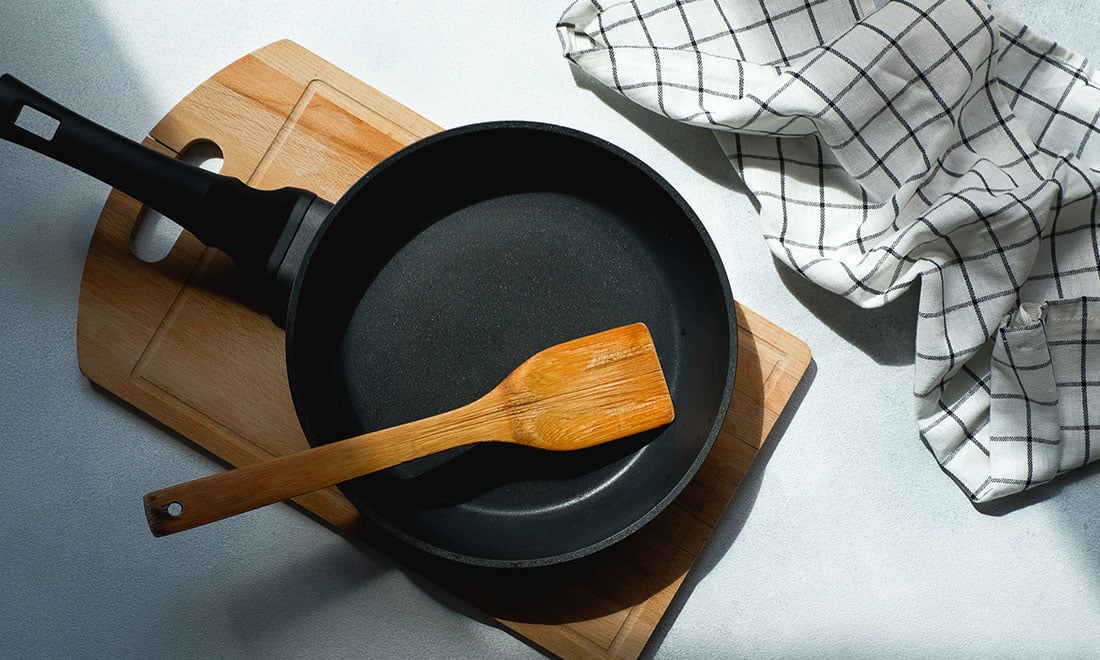 Rostig eller smutsig gjutjärnspanna? Så blir den som ny igen!