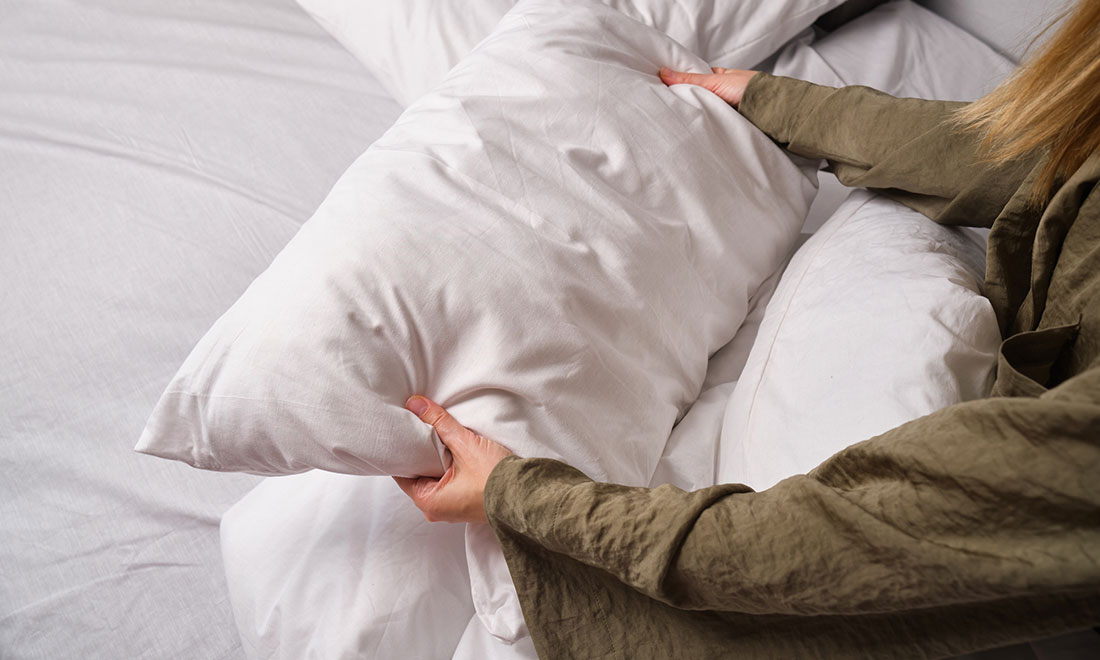 Kudden är värre än toaletten – så här blir den ren igen